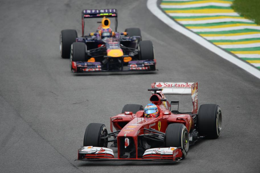 Tra l&#39;11 e il 13 giro duello tra Fernando Alonso e Mark Webber. Afp